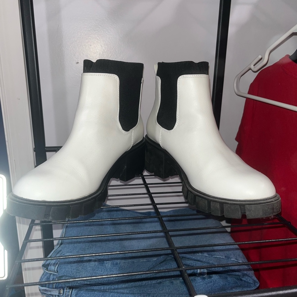 Sonoma White and Black chelsea Boots